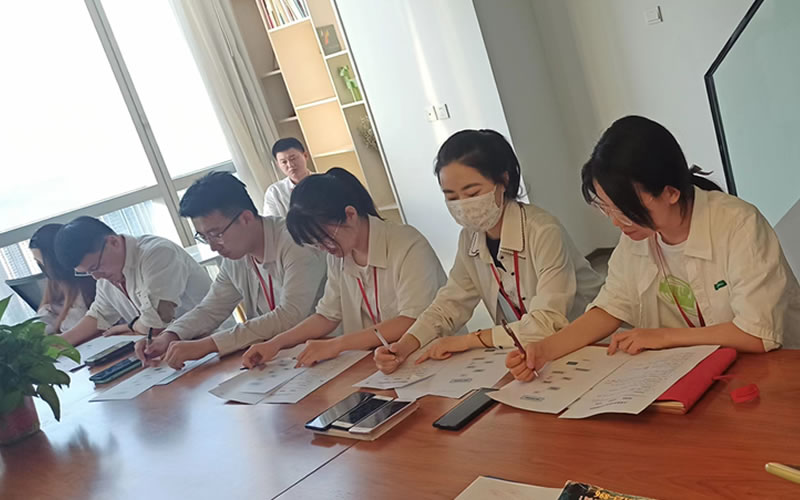 成華制造運營團隊會議室一角